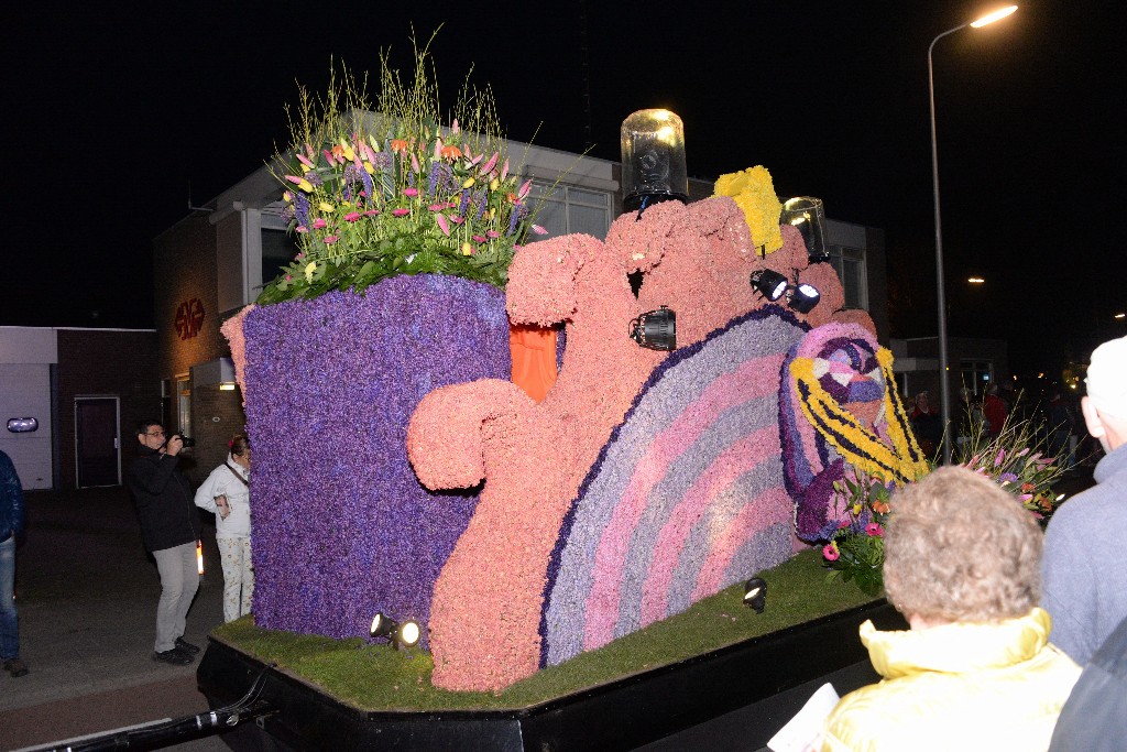 ../Images/Verlicht bloemencorso 2018 034.jpg